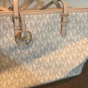COPY - Barely used Michael Kors bag. SALE